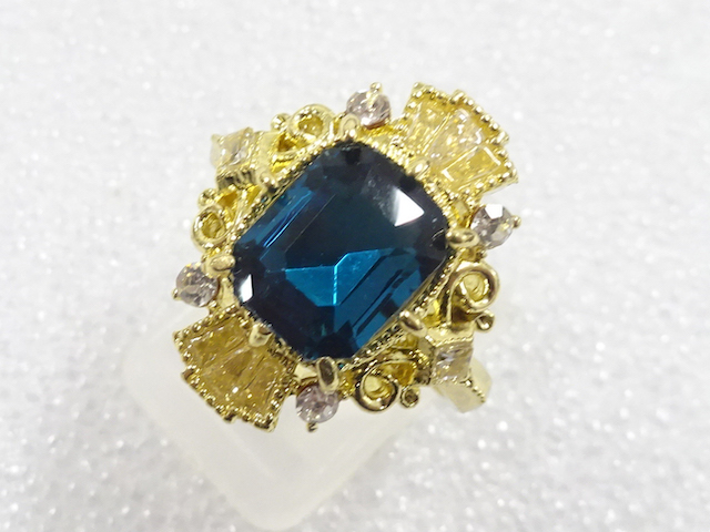 JAPANESE KIMONO / ANTIQUE COLORED STONE RING (SIZE 16)